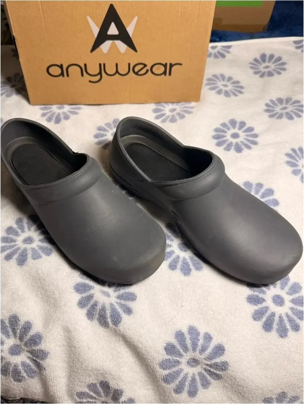 Anywear Unisex Guardian Angel Black Slip-On Work Loafers for Nurses